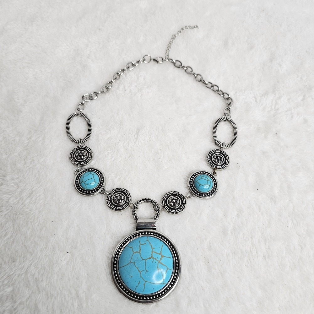 Torquoise Color And Silver Tone Necklace